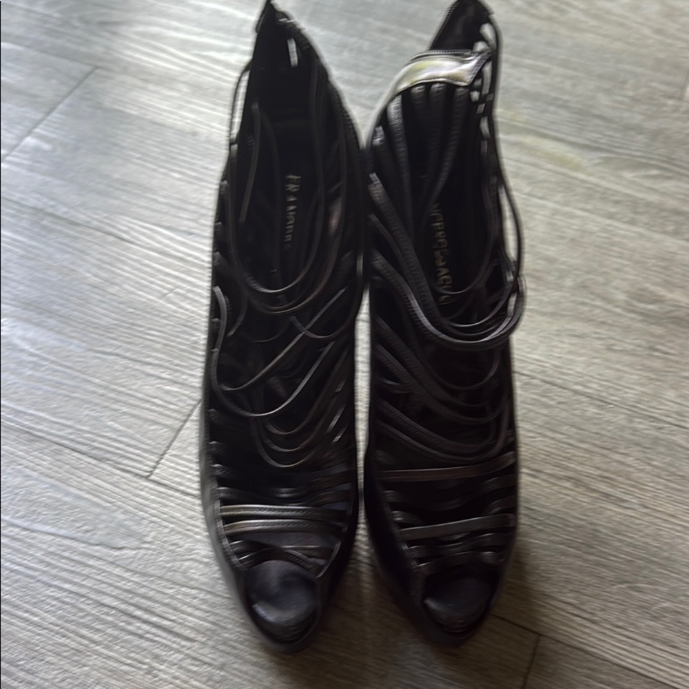 Vero Cuoio Black High Heel Shoes with Peep-Toe Design